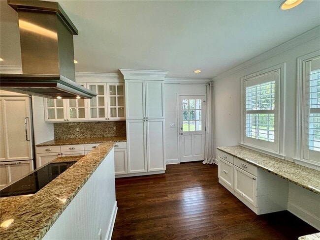 Building Photo - 912 S Himes Ave