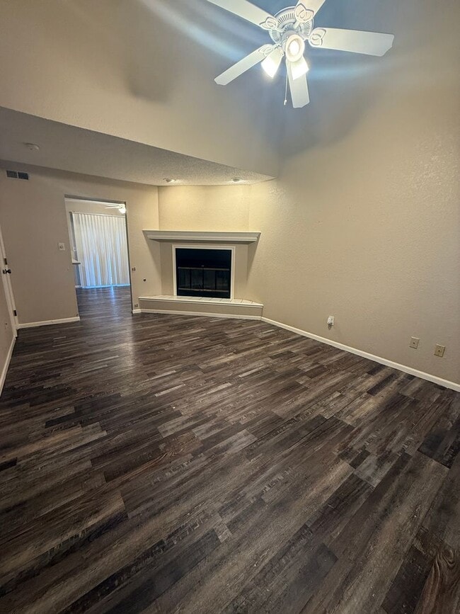 Building Photo - 708-710 SW 37th St Duplex