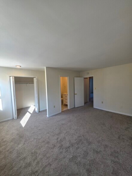 Building Photo - 8315 Countryside Ln