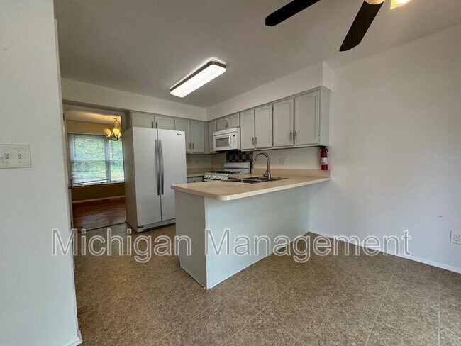 Building Photo - 3324 Bluett Rd