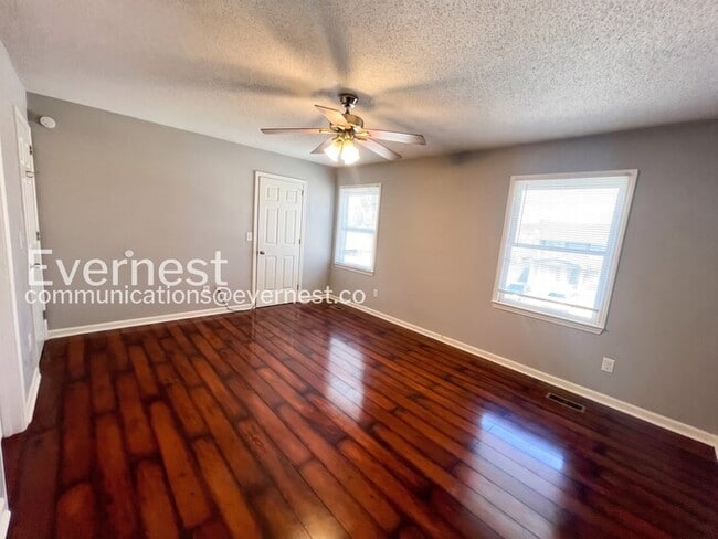 Building Photo - 5016 Cheshire Ct