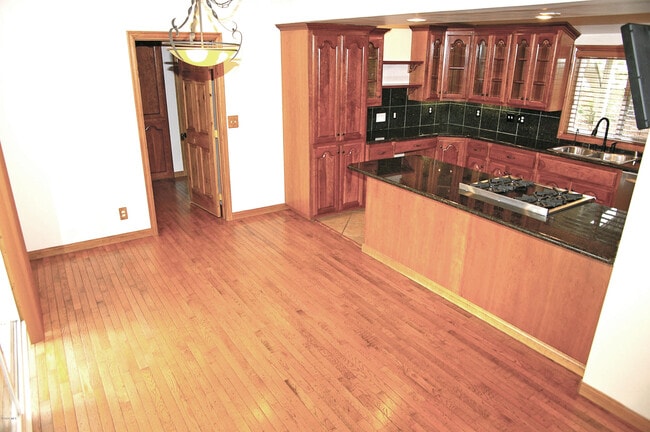 Building Photo - 268 Lake Sherwood Dr