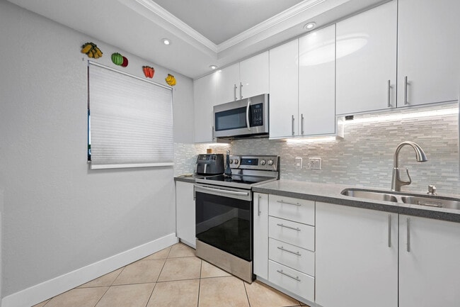 Building Photo - 8010 SW 152nd Ave