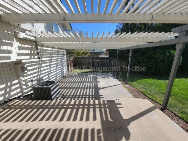 Building Photo - 8831 W Entiat Ave