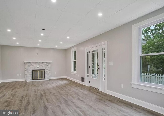 Building Photo - 8700 Maple Ave