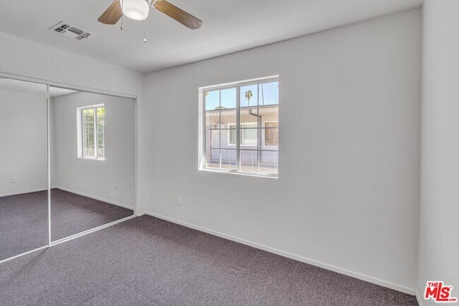 Building Photo - 6616 Sylmar Ave