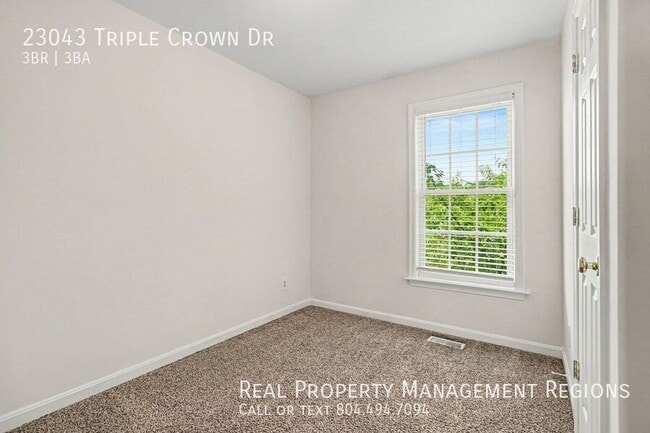 Building Photo - 23043 Triple Crown Dr