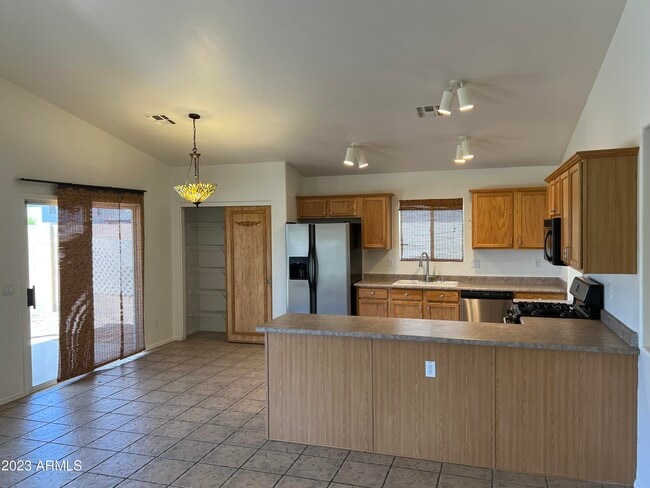 Building Photo - 12509 W Valentine Ave