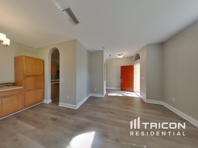 Building Photo - 715 Grand Canyon Dr