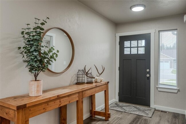 Building Photo - Beautiful Kalispell Home