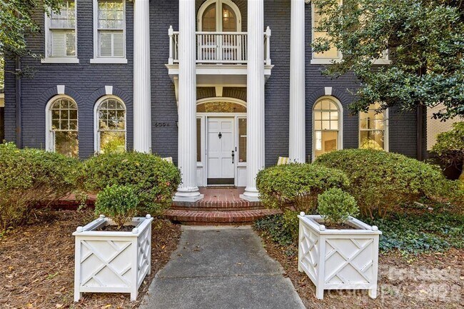 Building Photo - 609 Queens Rd