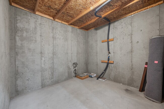 Building Photo - 554 S Church Dr