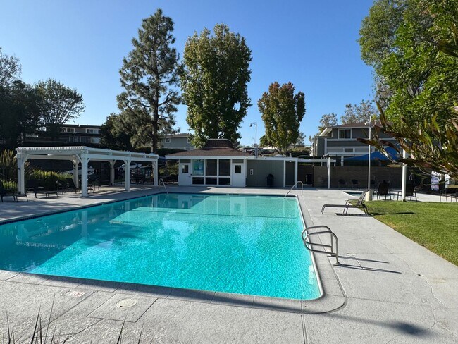 Building Photo - Beautiful & Bright 2Bd/1.5Ba Condo in Mission Viejo w/AC & Garage!