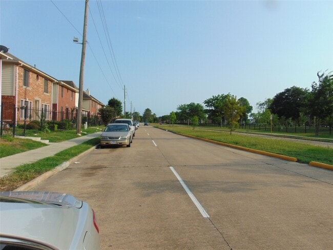 Building Photo - 8603 Rustling Leaves Dr