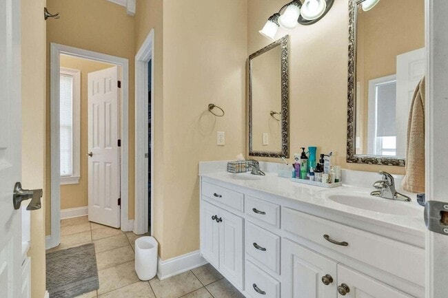 Building Photo - 1865 Weston Pl NW