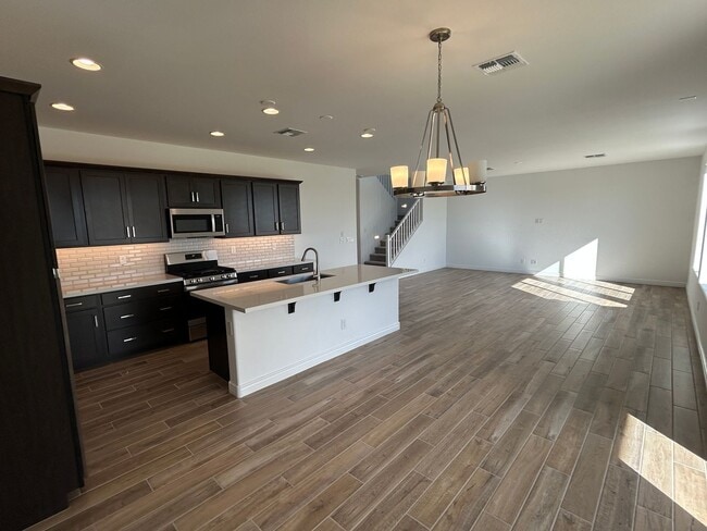 Building Photo - 14391 W Sand Hills Rd