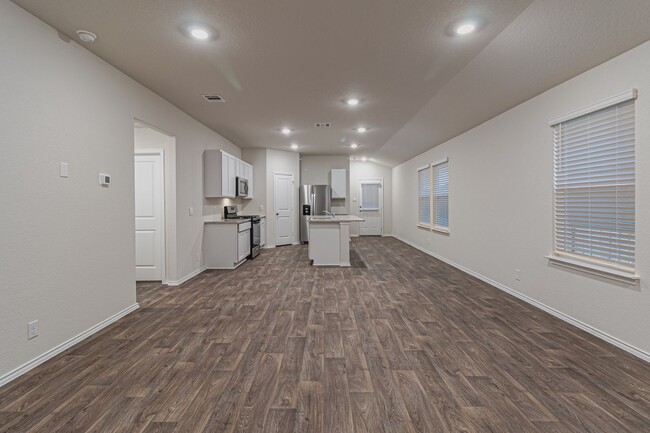 Building Photo - $300 OFF 1ST MONTH RENT IF YOU MOVE IN WIT...