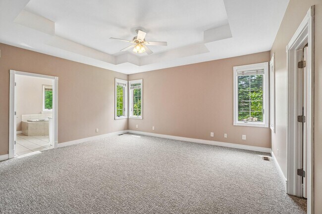 Building Photo - 1819 Brookview Dr
