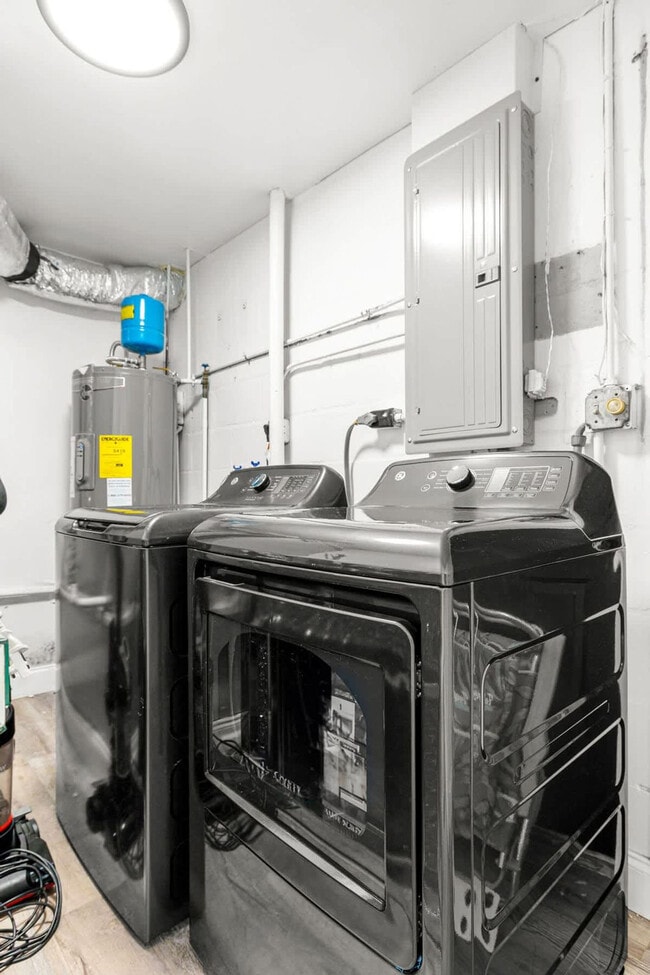 Building Photo - 1271 Woodlawn St