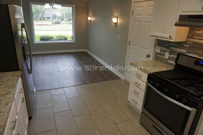 Building Photo - 4747 Crescent Dr