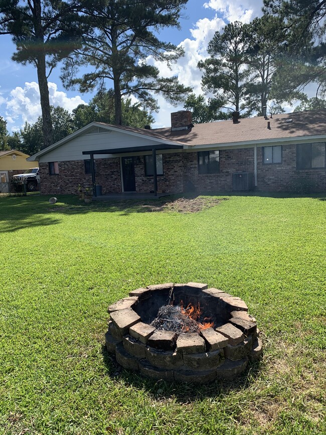 firepit in backyard - 3412 Camellia Cir