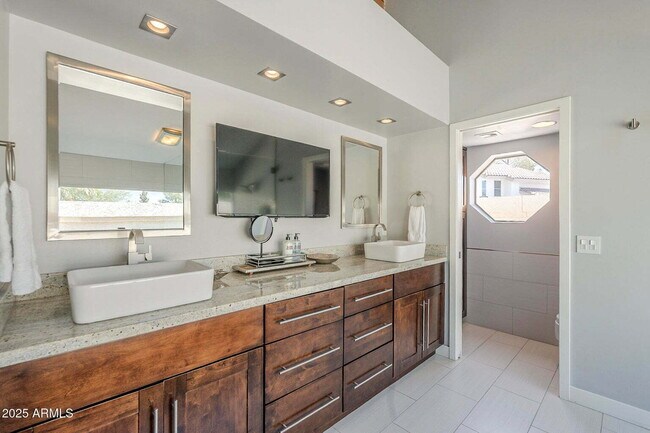 Building Photo - Long Term Luxury Furnished Rental, also av...