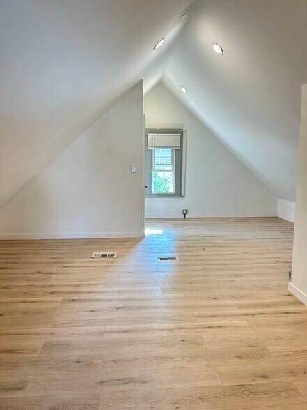 Room 3 - 8213 S Houston Ave