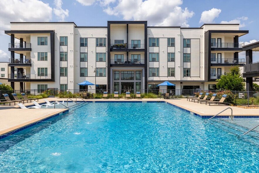 Building Photo - 9701 Spectrum Dr