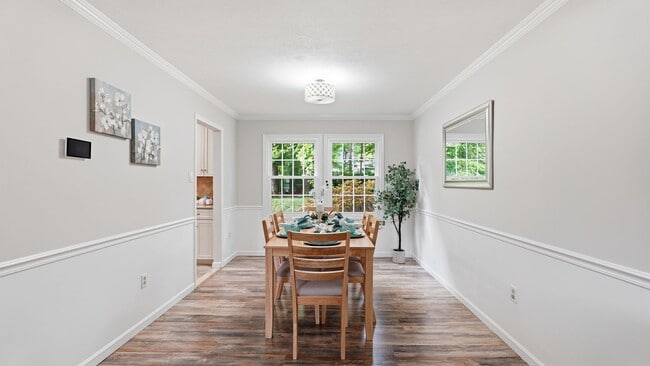 Building Photo - Newly Renovated 5 Bedroom Home With Country Porch!