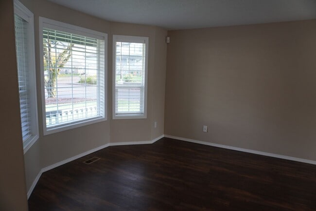 Building Photo - 16409 NE 31st St