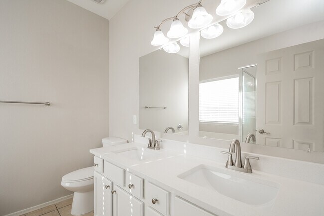 Building Photo - Inviting Single-Story Home in Surprise, AZ