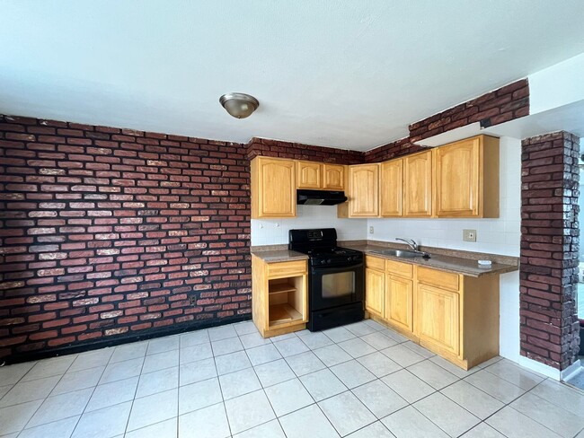 Building Photo - 3 bedroom 1 bath house