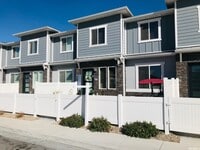 Building Photo - Modern Townhome