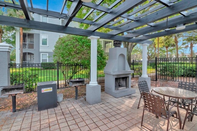 Building Photo - Remodeled and Upgraded -2nd Floor - 1 Bed 1 Bath Condo For Lease