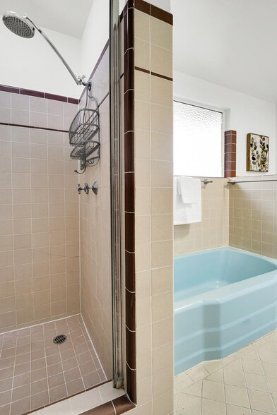 Building Photo - 8240 S 114th St