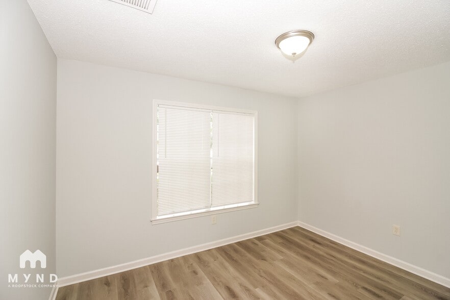 Building Photo - 6868 Rockbrook Dr