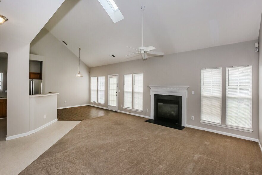 Building Photo - 9908 Spring Park Dr