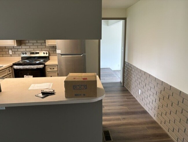 Building Photo - Newly remodeled Thurston  Home