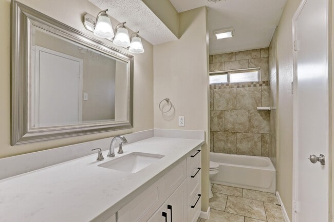 Building Photo - 427 Merriweather St