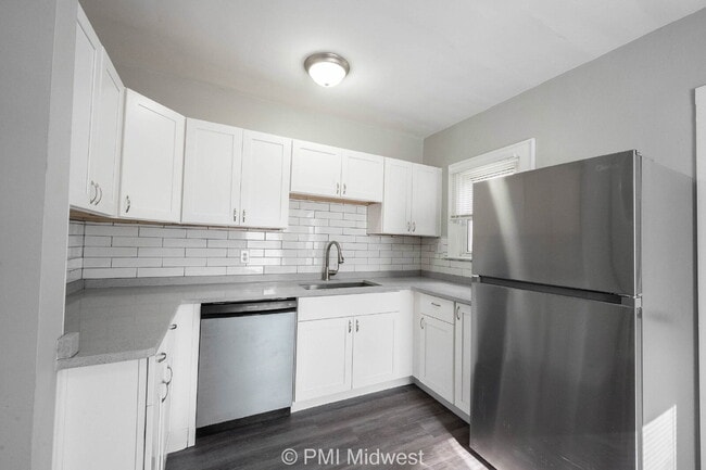 Building Photo - "Charming 3 Bedroom with Hardwood Floors i...