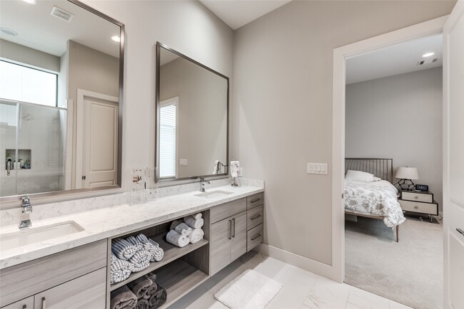 Building Photo - 1004 California St