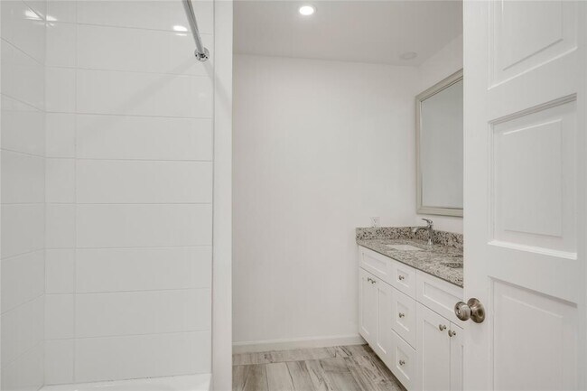 Building Photo - 4202 N Hills Dr