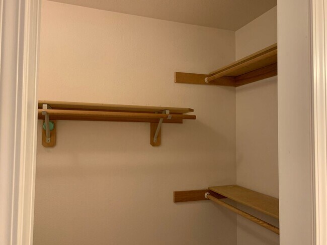 Building Photo - 2 Bed 2 Bath Summerwood Village Condo! Move In Special!