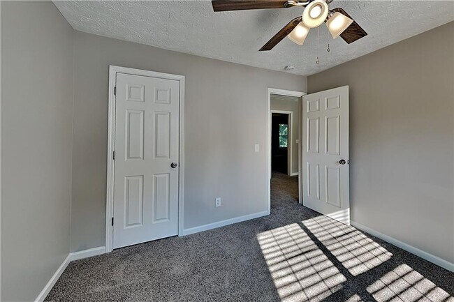 Building Photo - 2405 Compton Pl