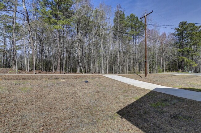 Building Photo - 32 Roberson St