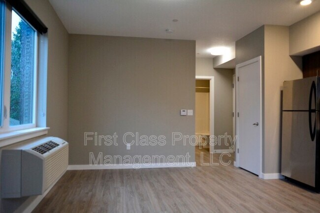 Building Photo - 1825 SE 50th Ave