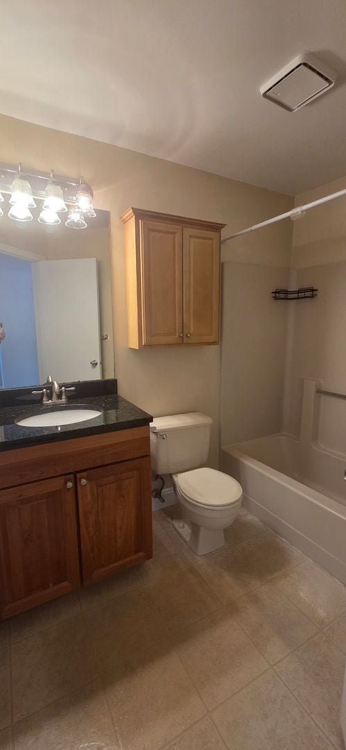 Building Photo - 1-bedroom, 1-bathroom 3rd Flr unit