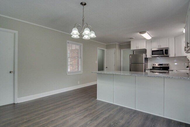 Building Photo - Updated 3 Bedroom 2 Bath off Furies Ferry!