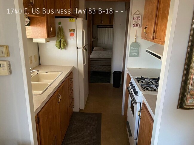 Building Photo - Looking for a comfortable and convenient 1...