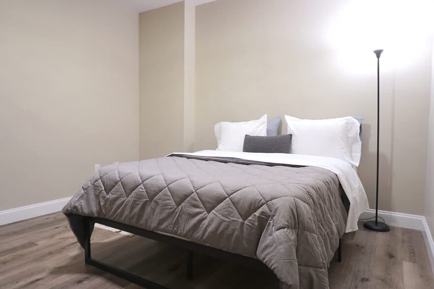 Building Photo - 140 Pearl St